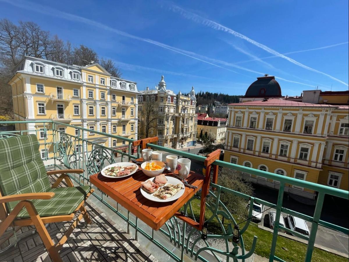 Balconies Above Colonnade Marianske Lazne Exterior foto