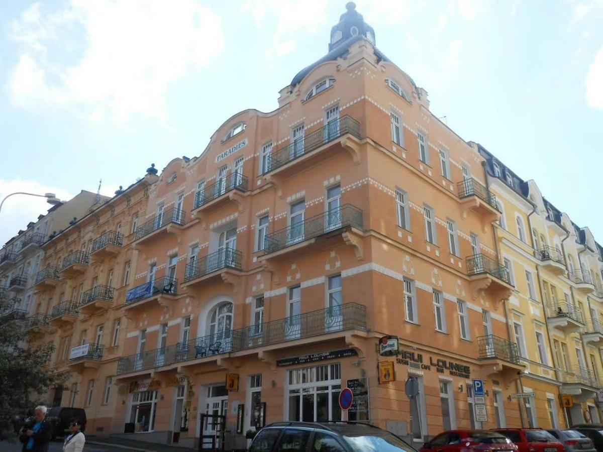 Balconies Above Colonnade Marianske Lazne Exterior foto